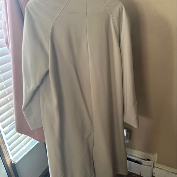 London Fog Beige Trench Coat - Size 8 - Picture 2 of 3